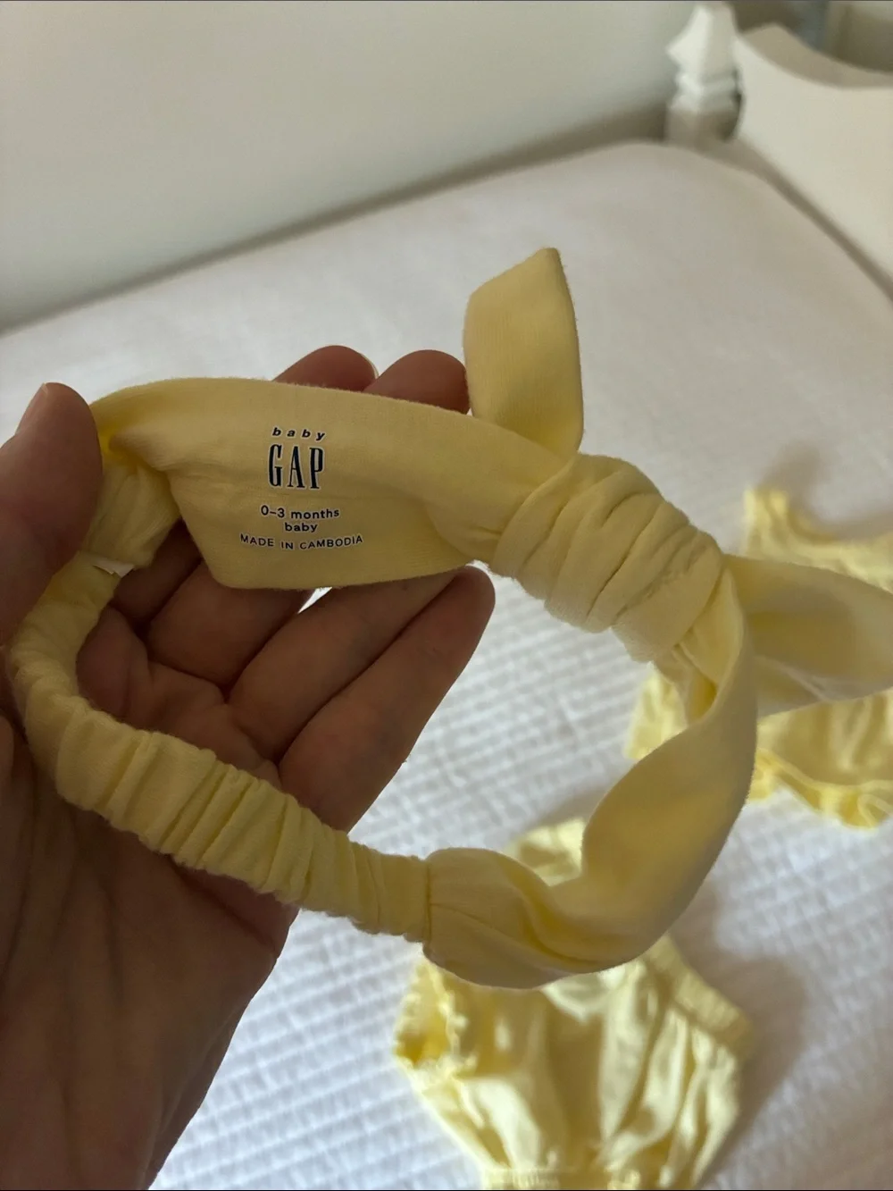 GAP soft yellow